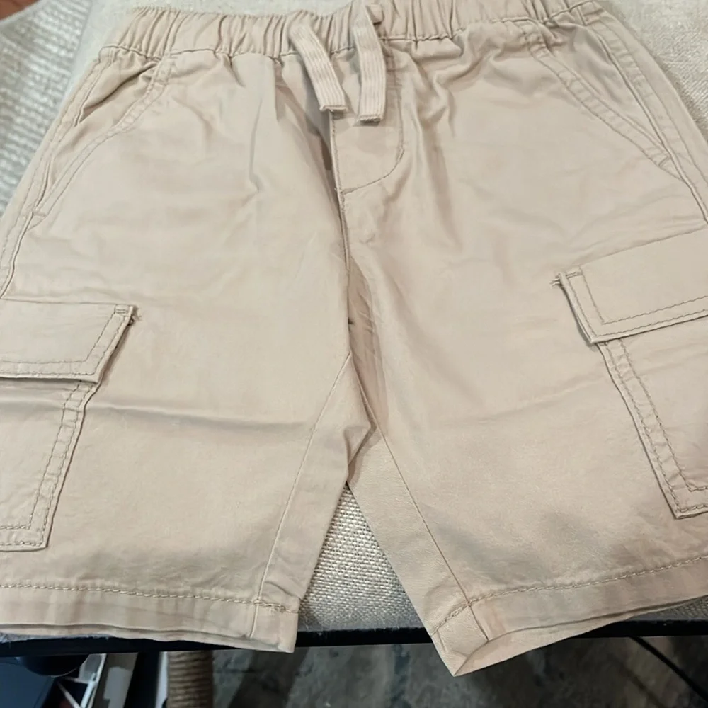 H&M Beige Twill Cargo Shorts/NWT/2T & 5T